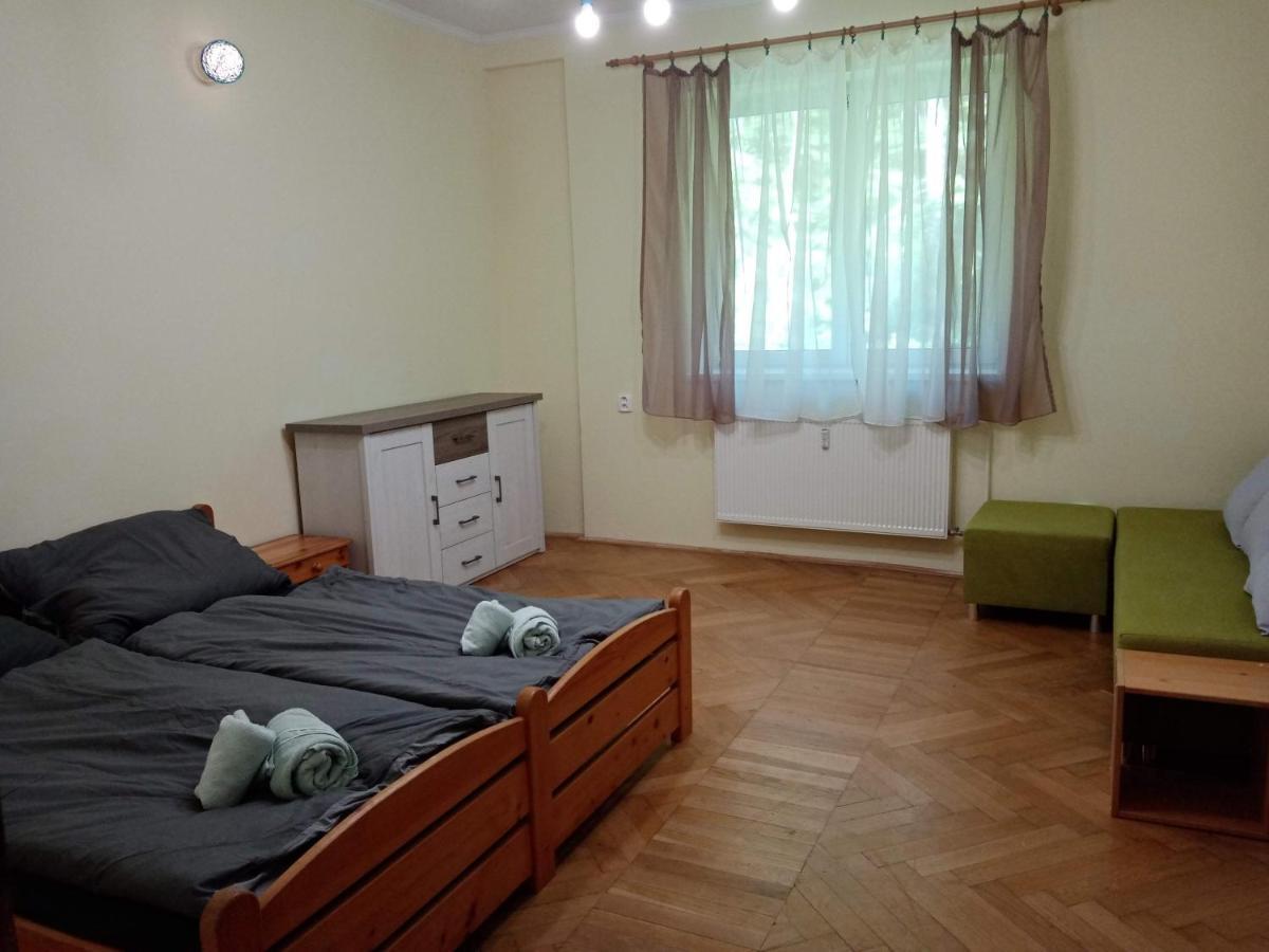 Apartman Xxl ヤーヒモフ エクステリア 写真